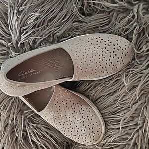 Clarks cloudsteppers slip on  sz 7M
